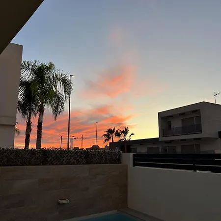 Moderna Y Luminosa Villa Los Montesinos