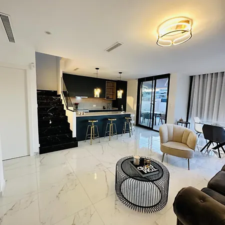 Moderna Y Luminosa Villa